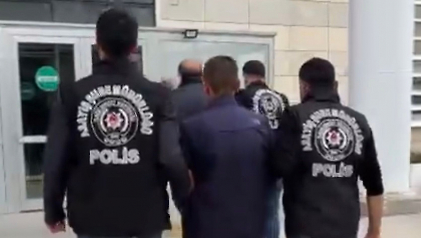 Elazığ'da Kendilerini Polis Olarak Tanıttılar: 1,5 Milyon Liralık Vurguna 3 Tutuklama