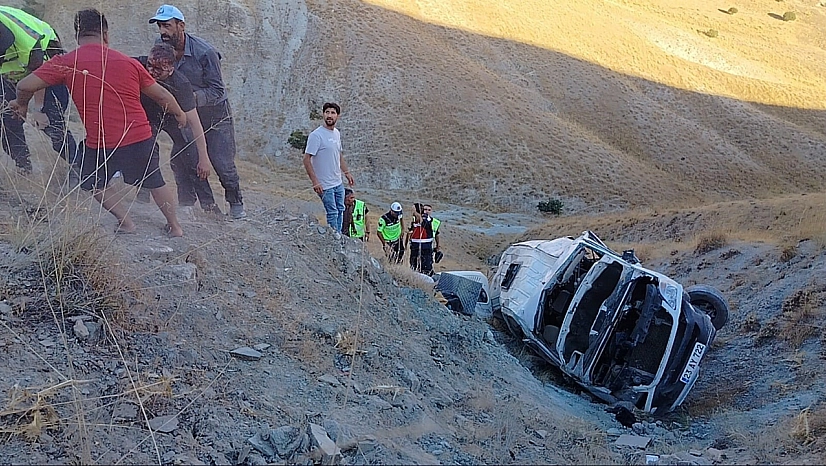 Elazığ'da Feci Kaza: Minibüs Uçuruma Yuvarlandı, Yaralılar Var