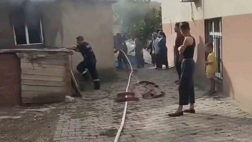 Elazığ'da Odunluk ve Kiler Alevlere Teslim Oldu