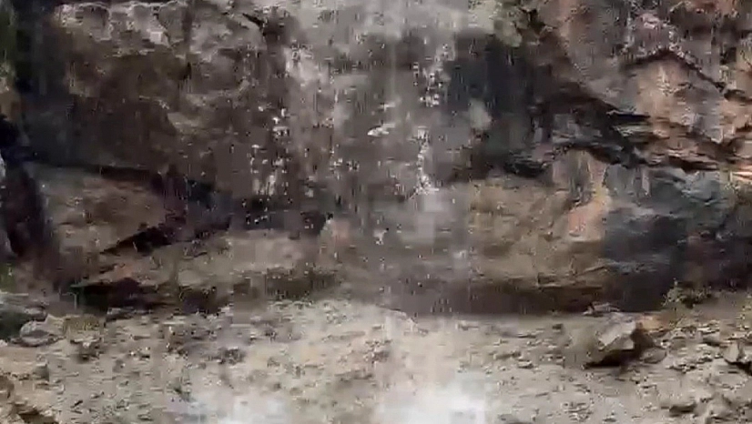 Elazığ'da Yağmur Sonrası Doğal Şelaleler Oluştu