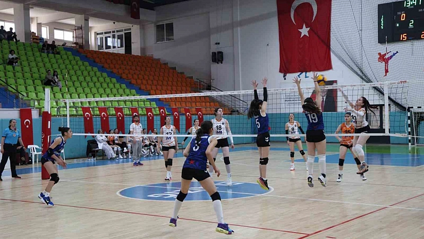 Yıldız Kızlar Voleybol Yarı Final Heyecanı Elazığ'da Sona Erdi