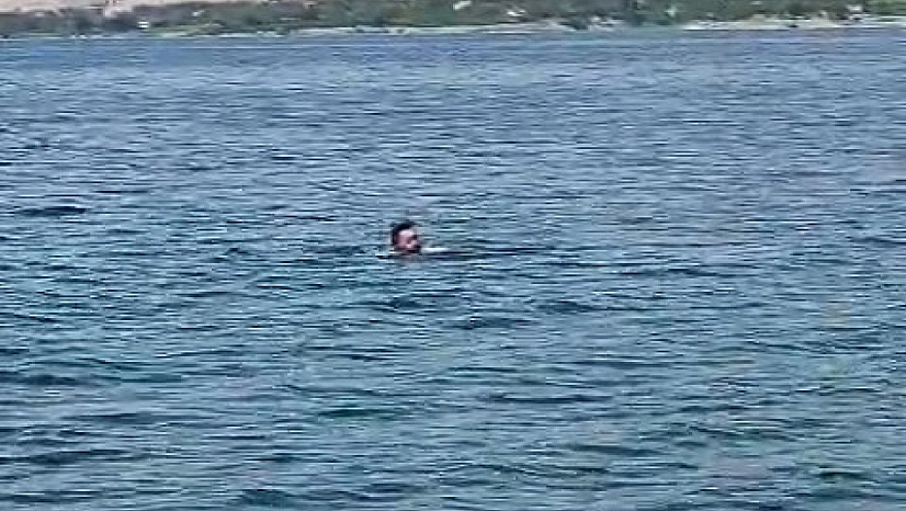 Elazığ'dan Malatya'ya Yüzerek Geçti: Görenleri Şaşırttı