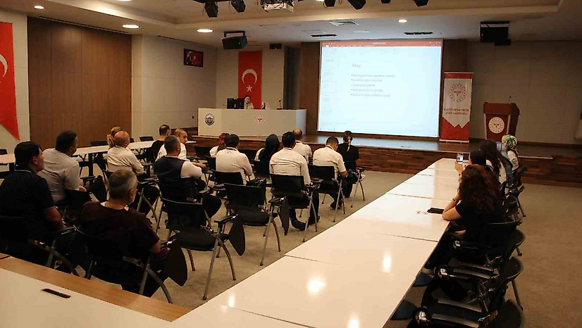 Fethi Sekin Şehir Hastanesi'nde Enfeksiyon Kontrolü Eğitimi Düzenlendi