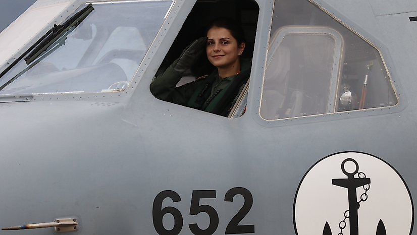 Gökyüzünde Bir İlk: Türk Deniz Kuvvetleri'nin İlk Kadın Uçak Pilotu