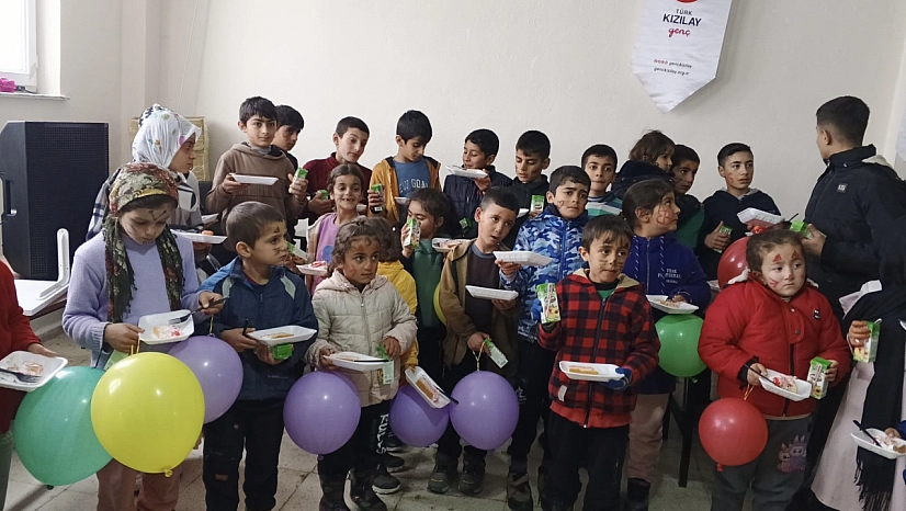 Gülnar Karagöl ve Ekibi Minik Yürekleri Isıttı