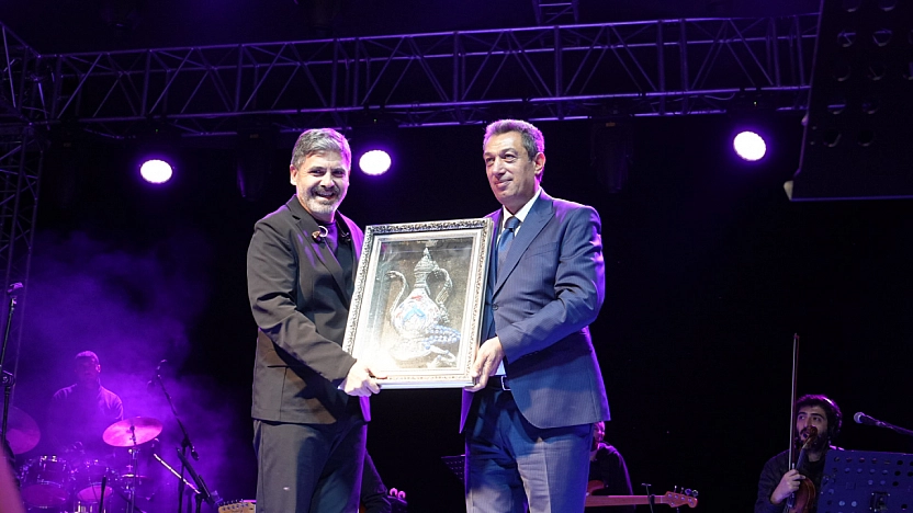 29. Hazar Şiir Akşamları'nda Muhteşem Final: Sivrice'de Ender Balkır Rüzgârı