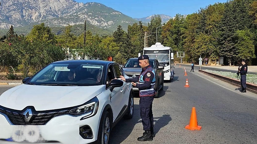 81 İlde Dev 'Aranan Şahıslar' Operasyonu: 912 Kişi Yakalandı
