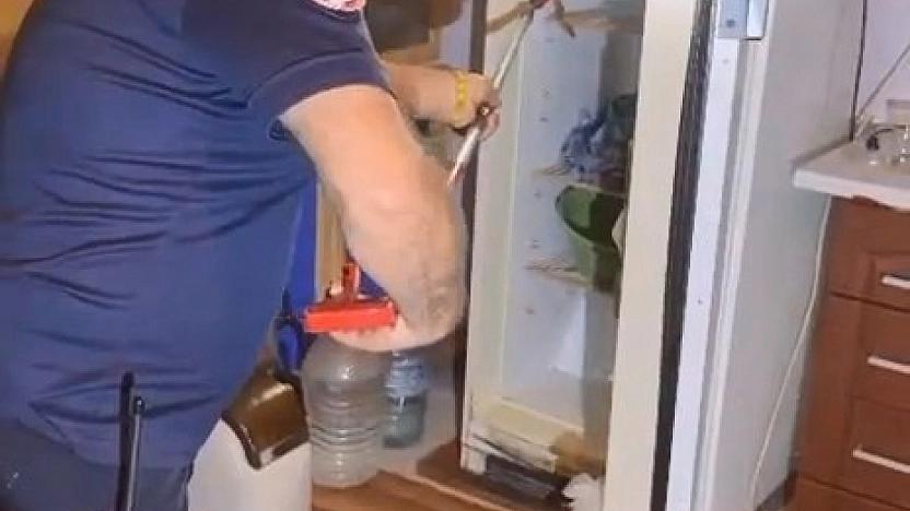 Buzdolabına Giren Yılan Korku Dolu Anlar Yaşattı