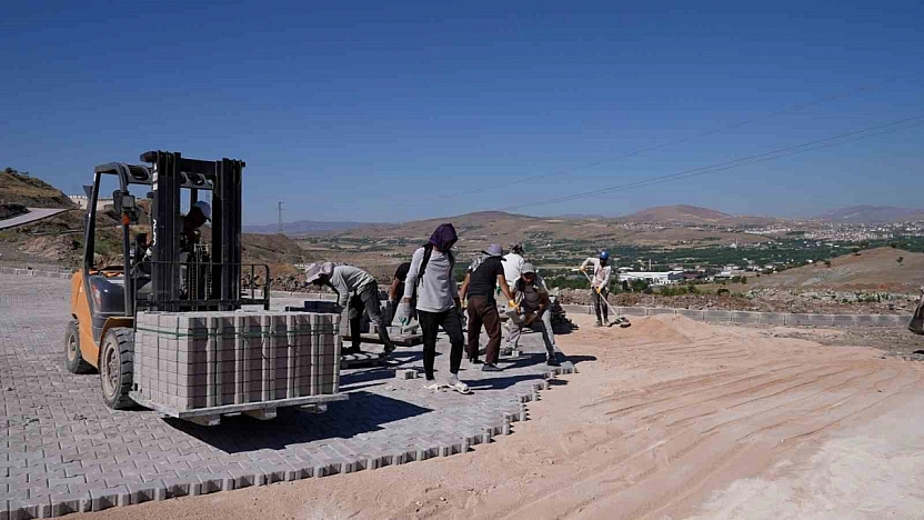 Elazığ Asri Mezarlıkta Kapsamlı Düzenleme Çalışmaları Devam Ediyor