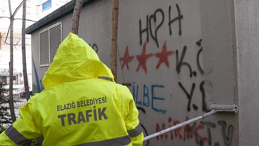 Elazığ Belediyesi, Duvar Yazılarını Temizliyor