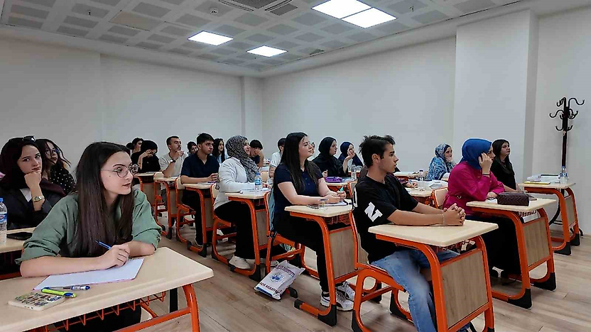 Elazığ Belediyesi Gençlerin Eğitimine Destek Oluyor