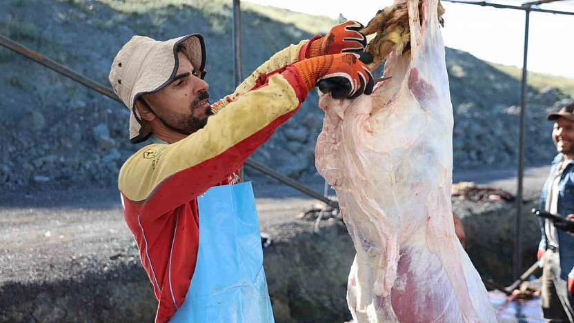 Elazığ'da Bayram Namazı Sonrası Kurban Kesimlerine Başlandı