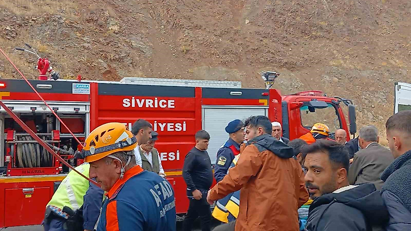 Elazığ'da Canlı Hayvan Taşıyan Tır Devrildi: 1 Yaralı
