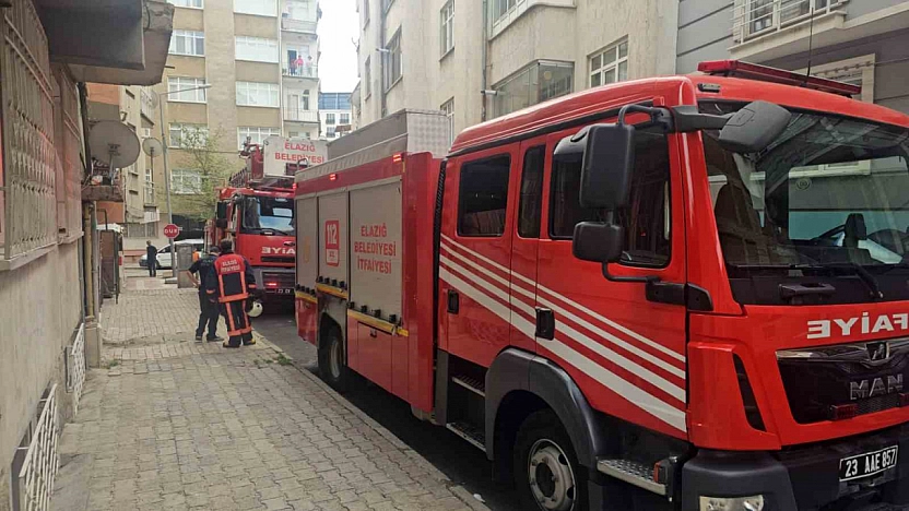 Elazığ'da Çatı Yangını Paniği: Ekipler Alarma Geçti