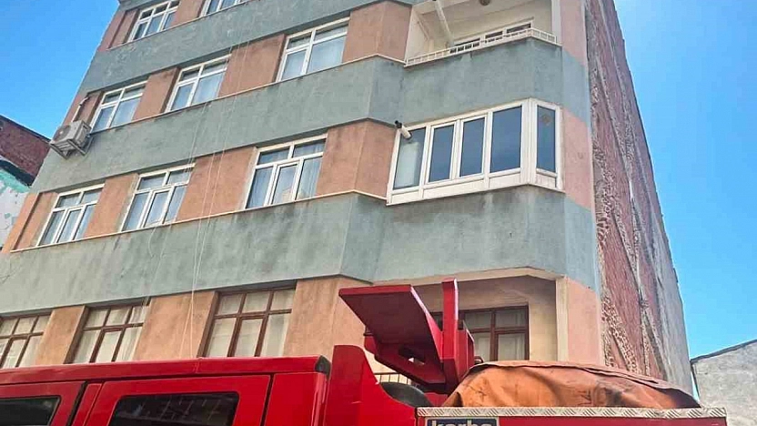 Elazığ'da Çatı Katında Korkutan Yangın