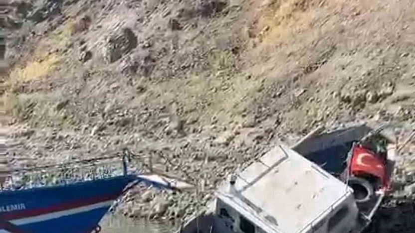 Fırtınaya Dayanamayan Tekne Sulara Gömüldü