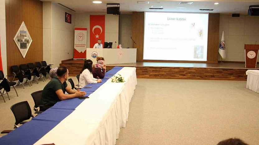 Elazığ'da Hastane Personeline Üriner Kateter Ve Enfeksiyon Eğitimi Verildi
