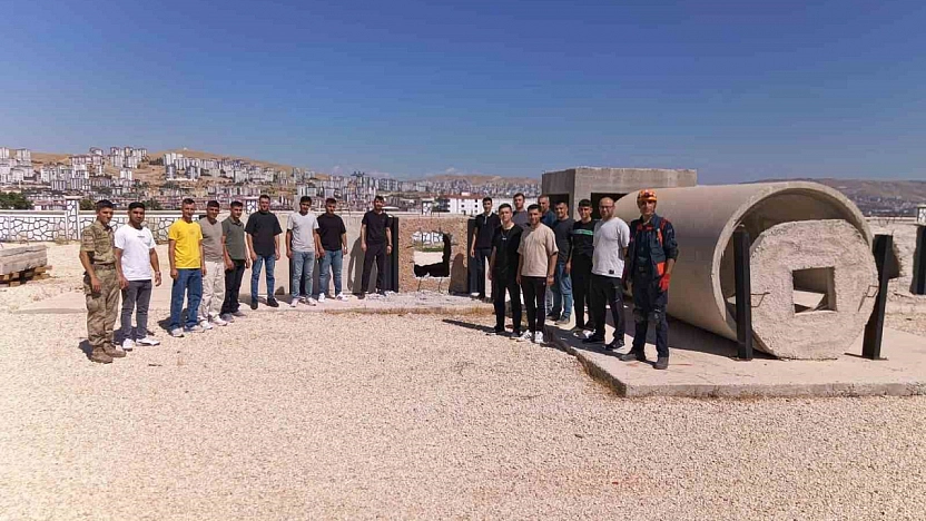 Elazığ'da Jandarma Personeline Enkazda Arama Kurtarma Temel Eğitimi Verildi
