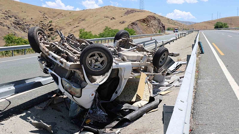 Elazığ'da Korkutan Kaza: Kamyonet Su Kanalına Uçtu