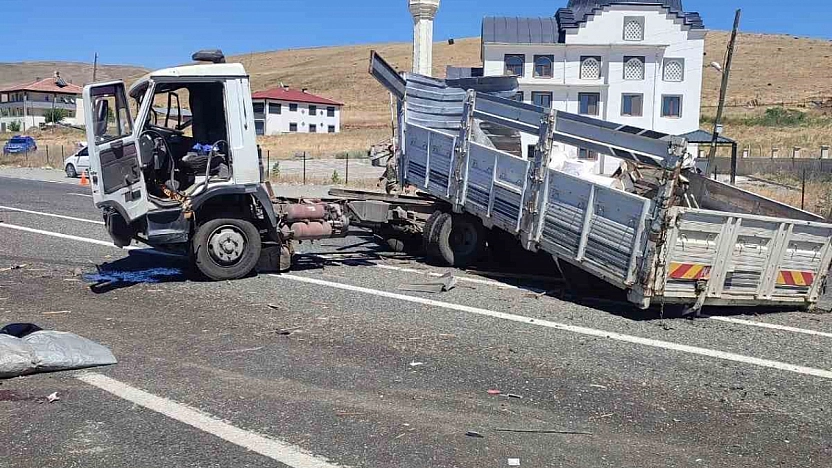 Elazığ'da İki Kamyonun Çarpıştığı Kazada 1 Yaralı