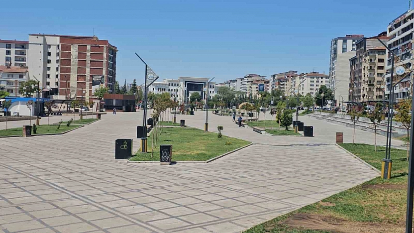 Elazığ'da Sıcak Hava Nedeniyle Sokaklar Sessizliğe Büründü