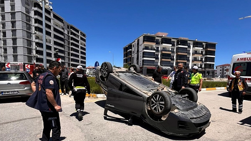 Elazığ'da Kontrolden Çıkan Otomobil Takla Attı