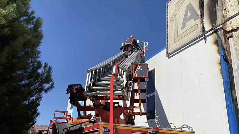 Elazığ'da Konteyner Üretim Tesisinde Yangın Çıktı