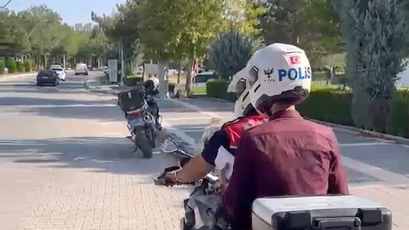 Elazığ'da KPSS'ye Geç Kalan Adayları Polisler Sınava Yetiştirdi