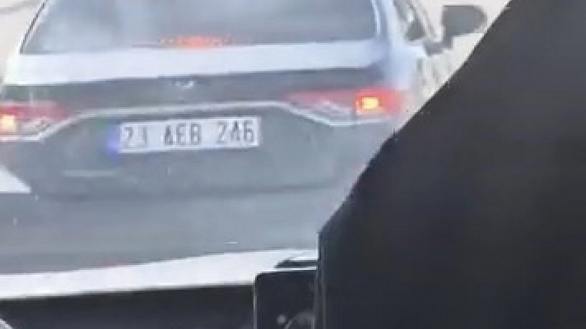 Elazığ'da Trafikte Tehlike: Otomobil Sürücüsü Minibüsü Sıkıştırdı