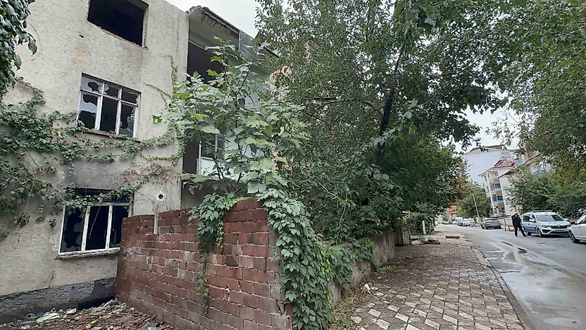 Elazığ'da Metruk Binada Yangın Çıktı