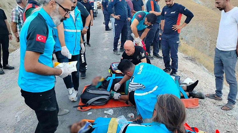 Elazığ'da Feci Kaza: Minibüs Uçuruma Yuvarlandı, 13 Yaralı