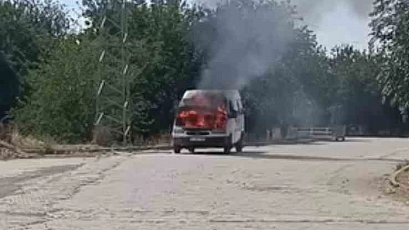 Elazığ'da Minibüs Alevlere Teslim Oldu