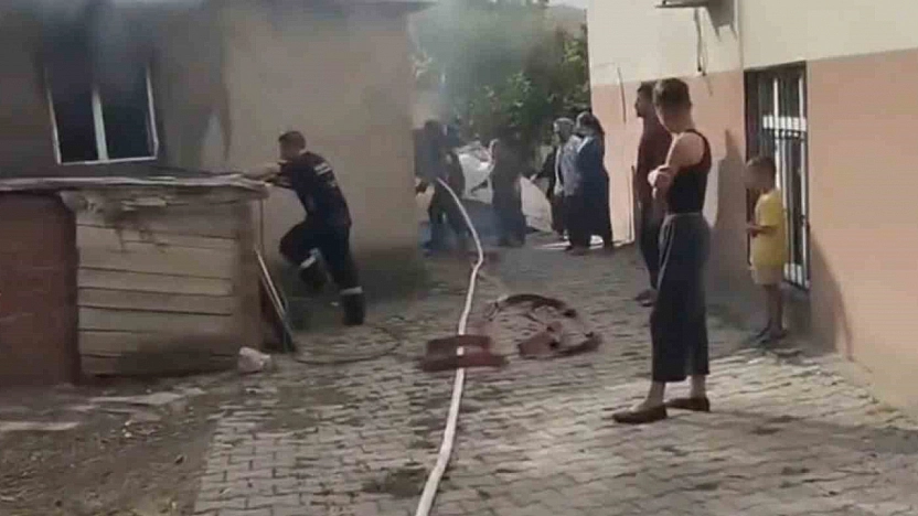 Elazığ'da Odunluk ve Kiler Alevlere Teslim Oldu