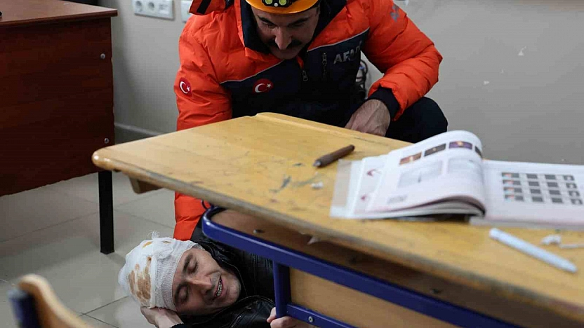 Elazığ'da Öğrenciler İçin Deprem Tatbikatı Yapıldı