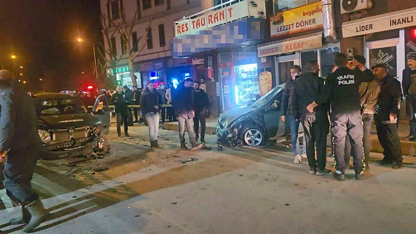 Elazığ'da Trafik Kazası: 3 Yaralı, 1'i Ağır