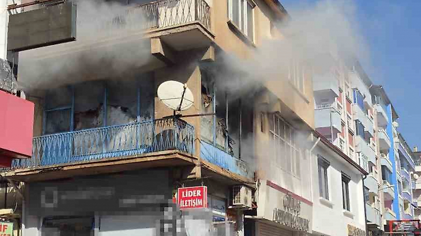 Elazığ'da Oyuncak Deposunda Yangın