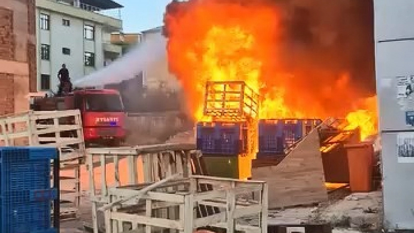 Elazığ'da Çıkan Palet Yangını Binaya Sıçradı