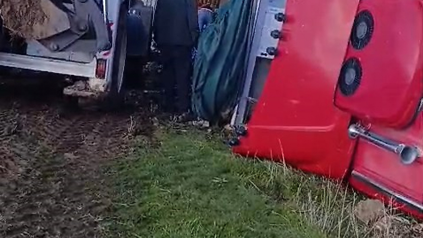 Elazığ'da Pancar Yüklü Tır Devrildi