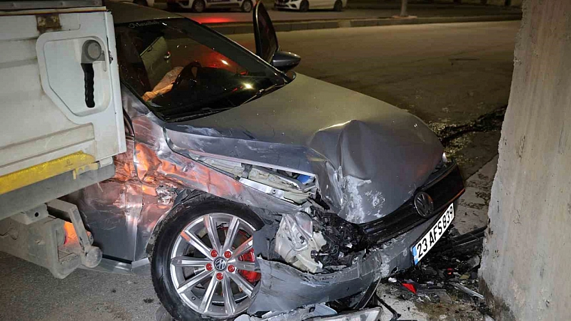 Elazığ'da Pikap İle Otomobil Çarpıştı: 5 Yaralı