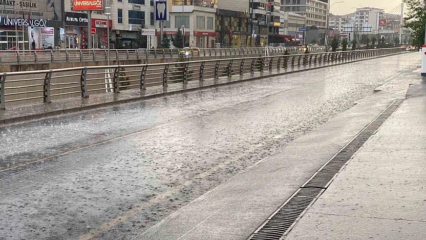 Elazığ'da Sağanak Yağış Hayatı Etkiledi