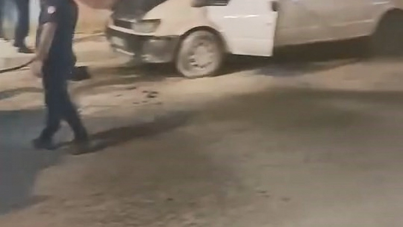 Elazığ'da Seyir Halindeki Minibüs Alev Aldı
