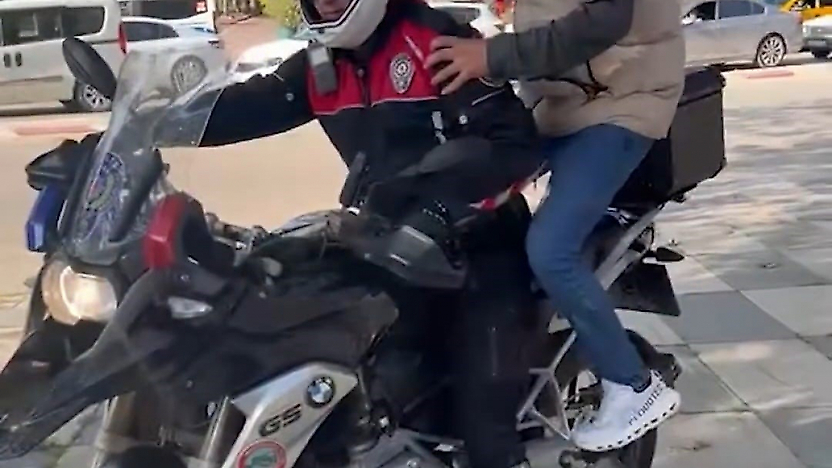 Elazığ'da Sınava Geç Kalan Adayların İmdadına Polis Yetişti