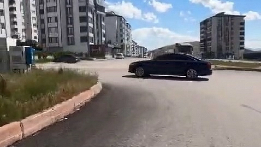 Elazığ'da Plakasını Gizleyip Drift Attı