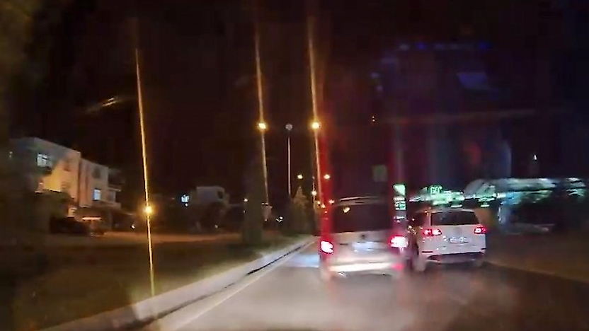 Elazığ'da Tehlikeli Şerit Değiştiren Sürücü Cezadan Kaçamadı