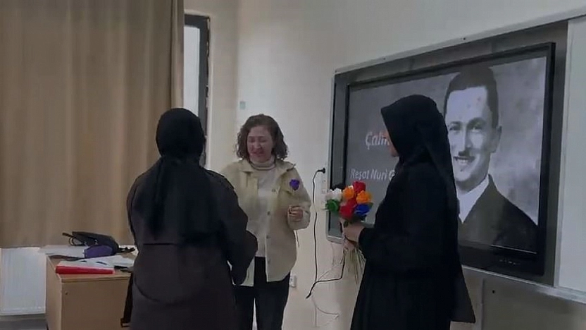 Elazığ'da Öğrencilerden Öğretmenlerine Duygulandıran Sürpriz