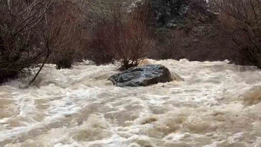 Sağanak Yağış Dereleri Coşturdu