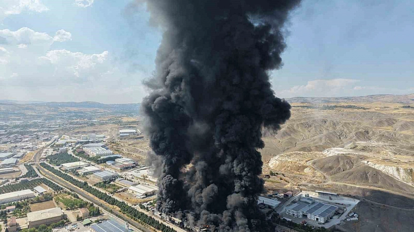 Elazığ'da Fabrika Yangını: Yanan Tesis Havadan Görüntülendi