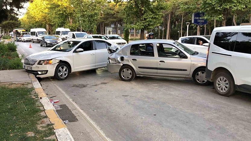 Elazığ'da Zincirleme Kaza: 3 Kişi Yaralandı