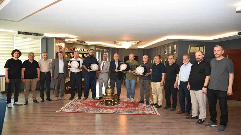 Elazığ Ticaret Borsası'nda Meclis Üyelerine Teşekkür Plaketi