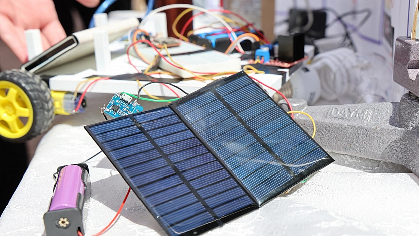 Elazığlı Öğrenciden Yenilikçi Güneş Enerjili Araç